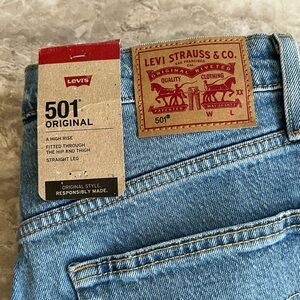 Women’s Levi 501s (W30, L30)